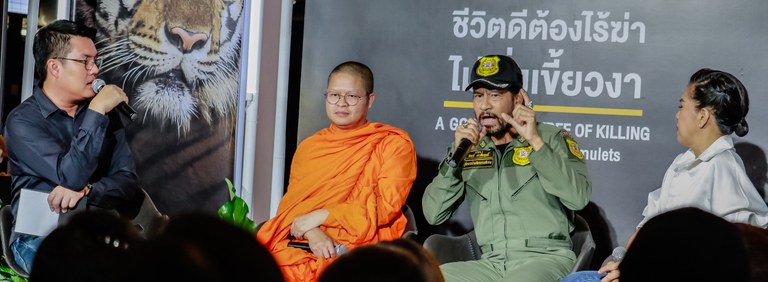 Second from the left: Venerable Phramedhivajirodom (V.Vajiramedhi). Photo: WildAid and USAID Wildlife Asia.